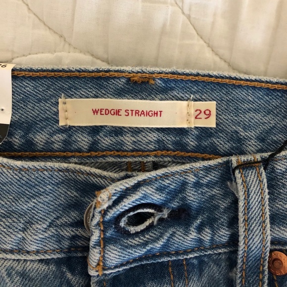 NWT levi wedgie jeans - Picture 2 of 6